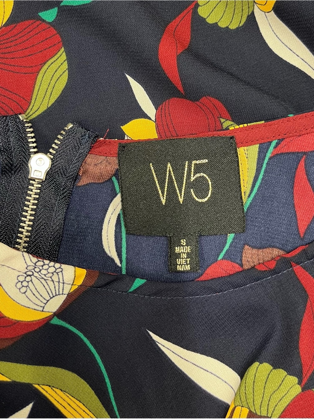 W5 floral blouse size small - Picture 7 of 9